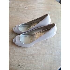 Bandolino “RAINAA” PU Patent Leather Peep‎ Toe Slip On 3.5” High Heel Pumps 9 M